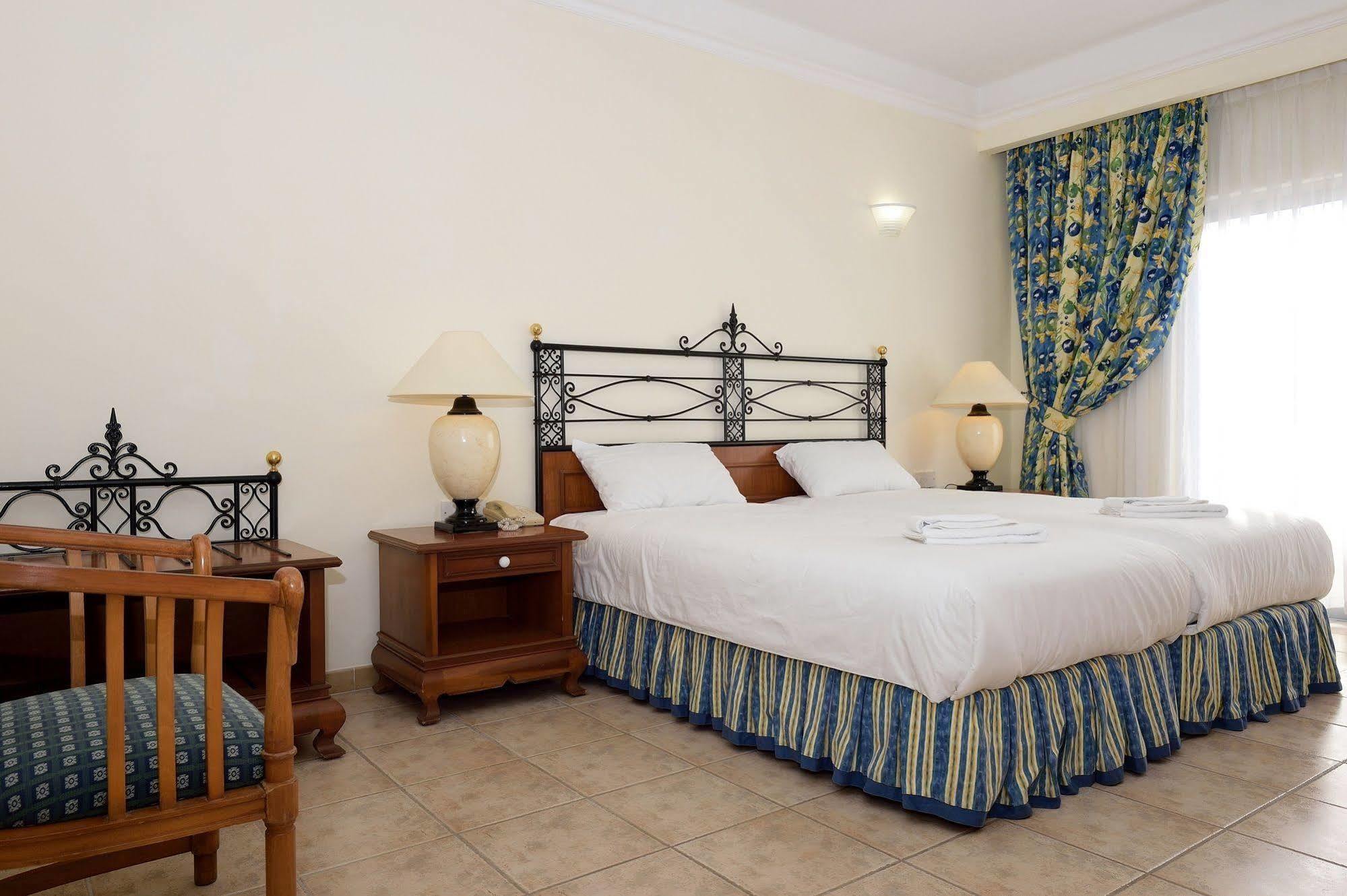 Oriana Hotel St. Paul's Bay Buitenkant foto