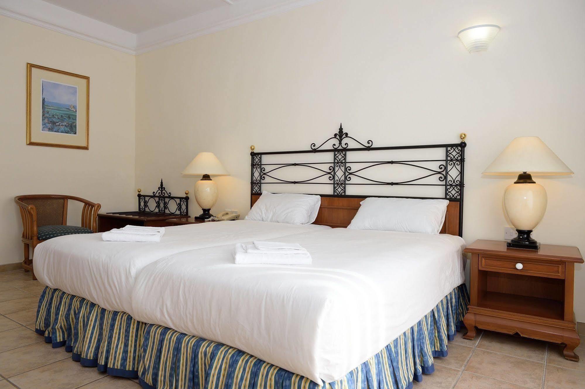 Oriana Hotel St. Paul's Bay Buitenkant foto