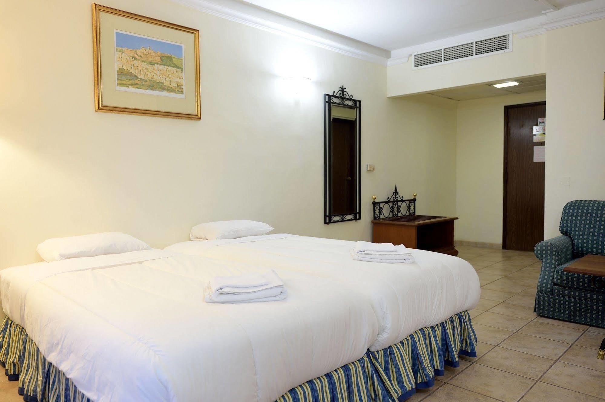 Oriana Hotel St. Paul's Bay Buitenkant foto