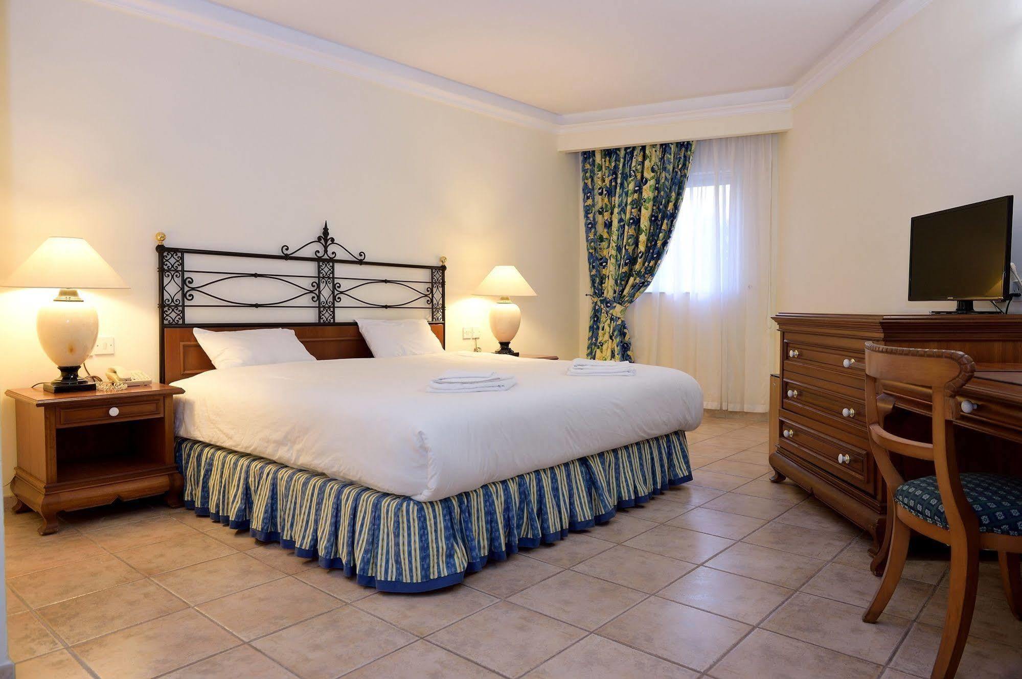 Oriana Hotel St. Paul's Bay Buitenkant foto