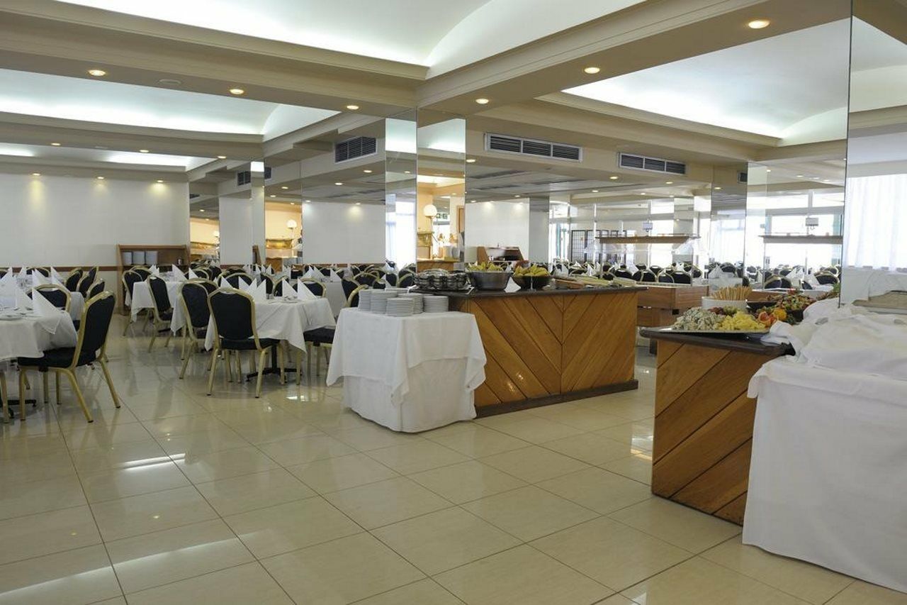 Oriana Hotel St. Paul's Bay Buitenkant foto